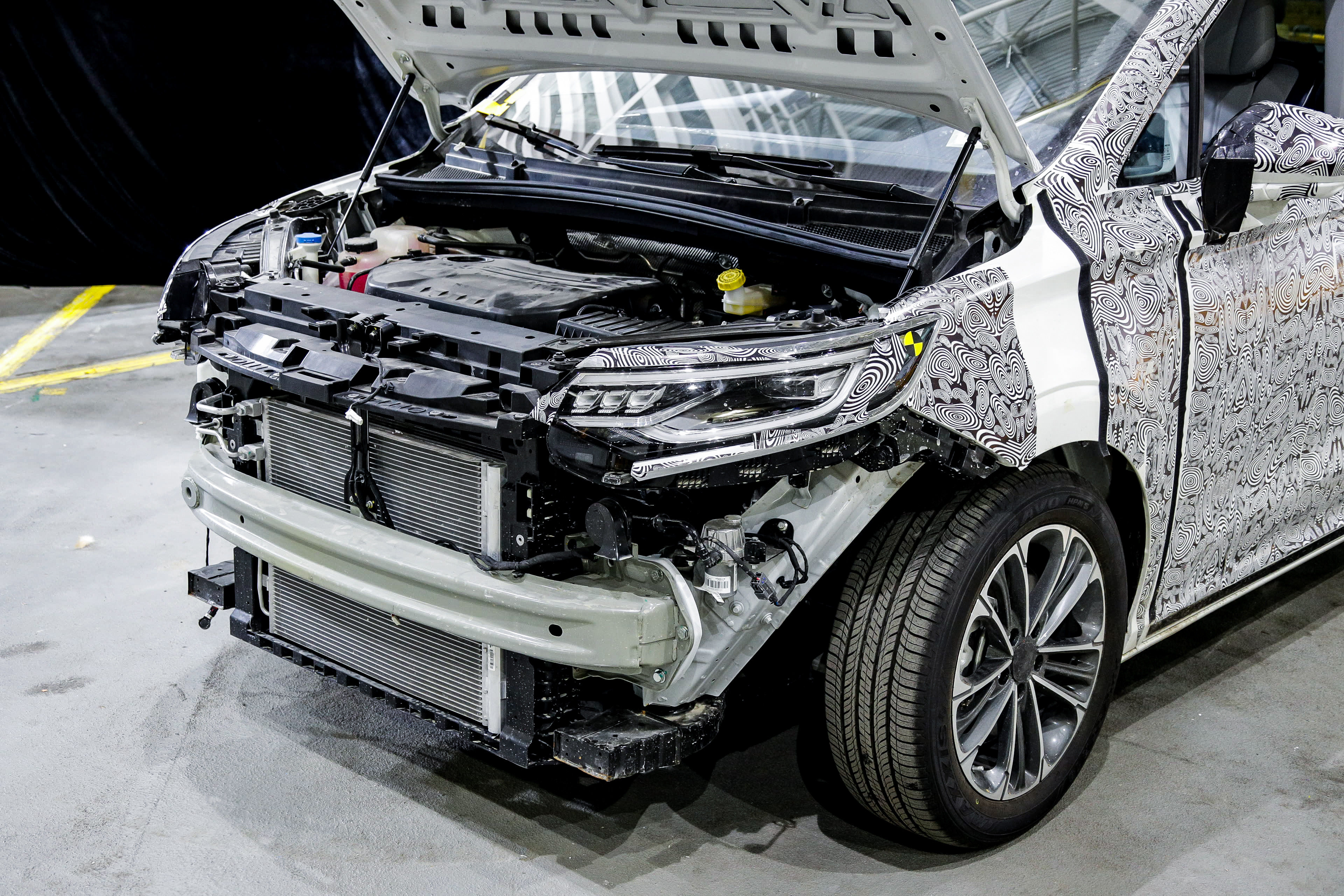 25偏置碰撞测试优秀评级荣威imax8为何这么强