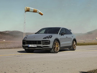 百公里加速3.3秒!这台将奥迪RS Q8拉下神坛的SUV到底何方来物?