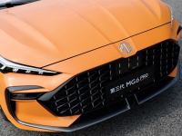 国产车出息了!9.88万起自带排气+四出 还7秒多破百!