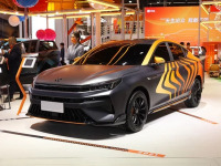 传祺影豹还未上市就遇劲敌 獠牙前杠配奔驰S级大屏 它来自江淮