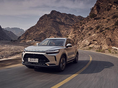 北京X7万里长测 巴彦淖尔开展三大极限挑战