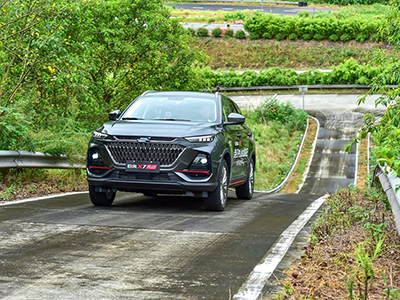 能跑赢新能源的燃油SUV，欧尚X7 PLUS动力到底有多强？