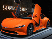  超乎想象！居然有71万的法拉利/59.8万的比亚迪 看到这些新车我差点疯了！