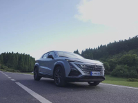 长安UNI-T—年轻人首选座驾 完美征服8D魔幻城！