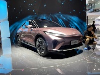 配激光雷达 续航预计超过600km 这台SUV太帅了！