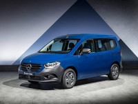 奔驰版五菱宏光？双侧滑门+1.5T发动机 国内卖多少合适？