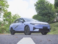 2768mm轴距 更有15.6英寸屏和激光雷达!这款智能汽车还不到16万?