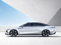 3.9秒破百+四轮转向！F1威廉姆斯大师级底盘 智己L7真神了