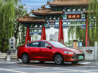 10万新车油耗仅2.8L 交车3月爆单2万台!网友:不给车拿棍棒等你~