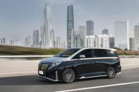 豪华之上，阁下至上 传祺M8四座版首批车主正式交付