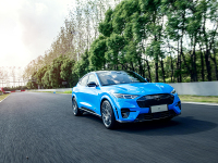 359kW 860N·m百公里加速3.65秒 这是传奇车型在新时代的最佳姿态