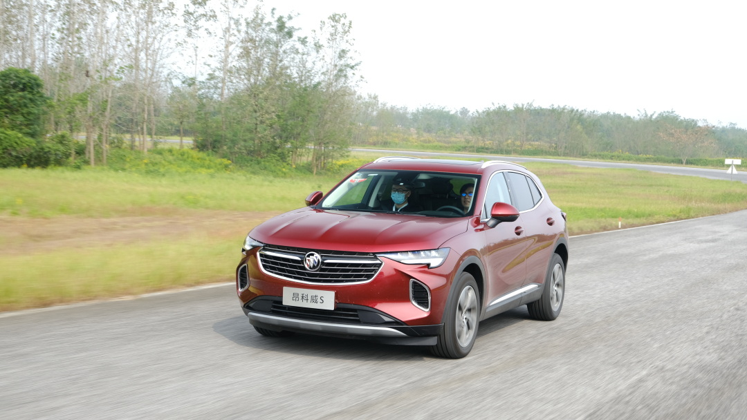 驾驶质感更好更舒适!试驾全新昂科威s