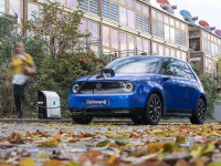 充电5分钟 行驶5公里！汽车版“充电宝”要来了 每月租金400多 