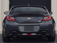 钢圈轮毂/中控变塑料 超低配丰田竟然卖15万+？这车在国内被抢着买！