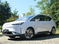 年轻潮流座驾！驾驶轻快好开 试驾合创Z03