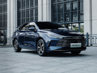 前辈销量破百万！百公里油耗3.8L！这辆“军舰”有点厉害！