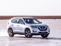 奇骏·荣耀即将上市 标配2.0L四缸 有望15万元左右落地！