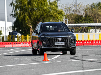 不到8s就破百 试驾新款荣威RX5 MAX