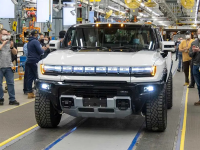 悍马EV正式下线交付：爆发出1000马力 带螃蟹四轮转向模式