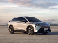 破百仅3.9秒 续航突破1000km！这台国产旗舰SUV不比特斯拉香？