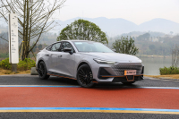 顶配13万！配掀背门/电动尾翼/顶吧 这才是年轻人开的车！