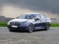 全新宝马5系曝光！造型更加运动 或配双联屏内饰！