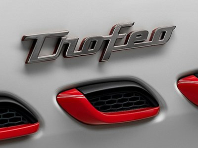 玛莎入门SUV用超跑引擎？性能豪华兼备！保时捷Macan：跟我斗？