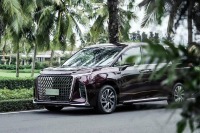 传祺M8最新劲敌来了！全新大通G90成为中大型MPV的新标杆