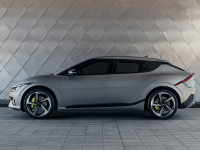 海外起售价约21.87万元！轴距2米9 零百3.5秒 这车在国内能火？