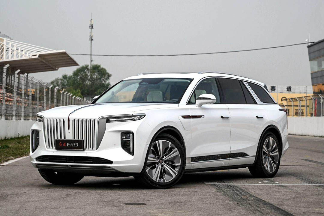 全新国产全尺寸SUV！宝马引擎+空气悬架，还带冰箱和家庭影院！