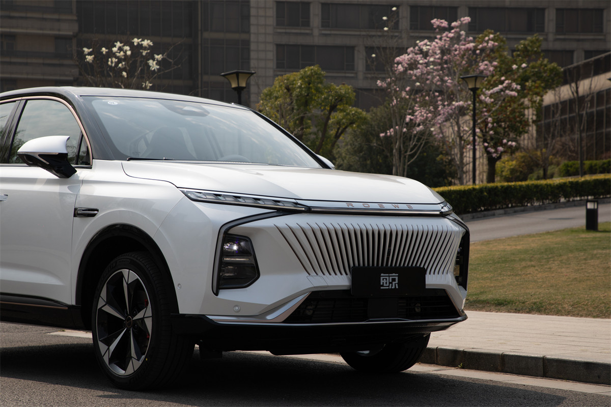 预售价16.68万起!轴距媲美中型SUV 网友:这款科幻SUV上市会卖爆