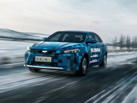 续航高达1300公里　亏电油耗才3.8L/100km 零百加速7秒内　帝豪L雷神混动路试谍照曝光