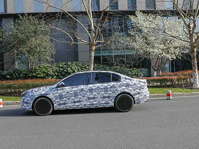 东风标致全新三厢轿车谍照再曝 造型动感或将定位紧凑级