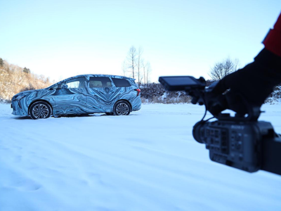 极限长测高寒地形，风行游艇驶入雪地接受考验