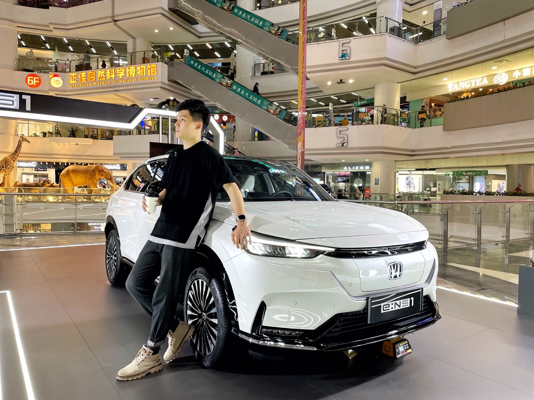 预售价18-21万的纯电SUV,中控大屏科技十足!