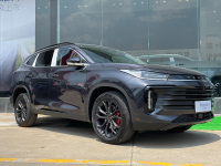 16万起 国产中型SUV上新！2.0T+四驱 运动感还爆棚！