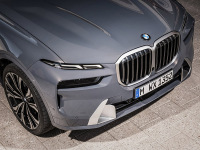 大鼻孔+分体大灯 这样的宝马旗舰你喜欢吗