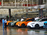 福建省委书记走访上汽宁德基地，检验MG首款“全球车”EH32生产进度！