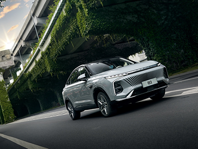 忙完高考忙驾考，荣威鲸的智驾系统助力新手秒变“老司机”