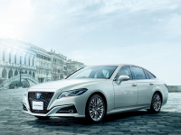 新款丰田皇冠7月15日发布！搭载2.4T+8AT+四驱 有望引进国内销售