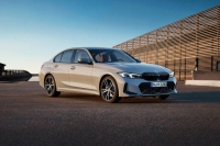 新款宝马3系海外发售 约合32万人民币 国产加长版三季度上市