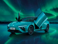 超跑姿态还有纯电和混动！哪吒S耀世版预售33.88万可太值了