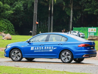 试驾全新大众宝来!实测油耗3.9L/100km 内饰升级大屏