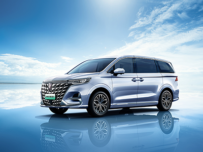 30万预算买新能源大车，MPV和SUV谁是理想型？荣威iMAX8 EV应声而至