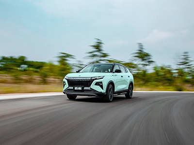 不足14万能买混动中型SUV？那还要啥汉兰达 这些国产太牛了吧！