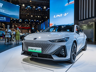 满电出发！长安汽车携全系电动电气化产品亮相重庆车展