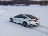 与天籁凯美瑞同价！这国产中型车预售近18万起，贵了吗？