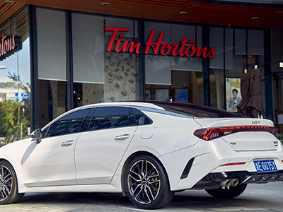 破圈跨界新动作 起亚携Tims咖啡邀您玩酷一“夏”