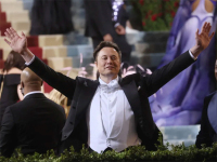 一边收购推特、扩产，另一边却在大裁员，马斯克在干嘛？