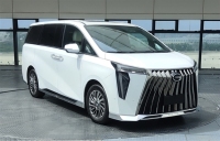 自主“天花板”级MPV!新一代传祺M8亮相 埃尔法既视感 搭丰田混动